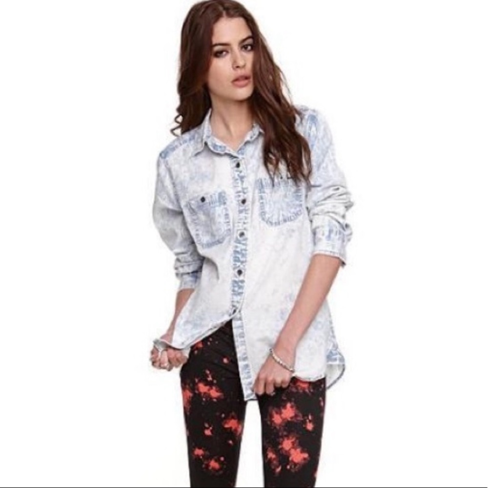 Bullhead Denim Co Acid Wash Chambray Button Up Size L